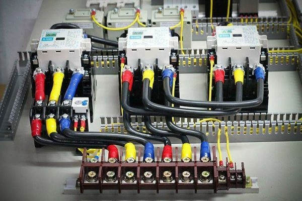 Sơ đồ đấu nối cuộn dây động cơ 3 pha theo cấu hình sao và tam giác