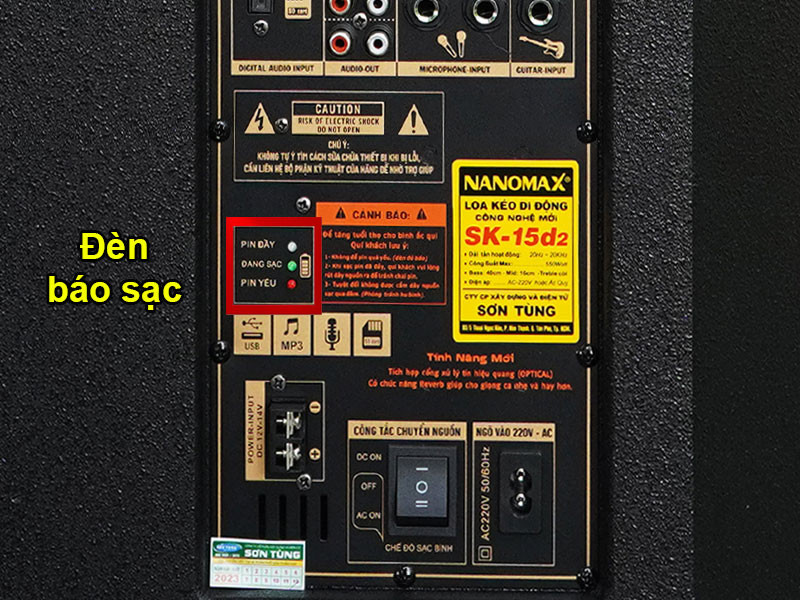 Đèn báo pin trên loa kéo giúp nhận biết tình trạng sạc và sử dụng nguồn điện