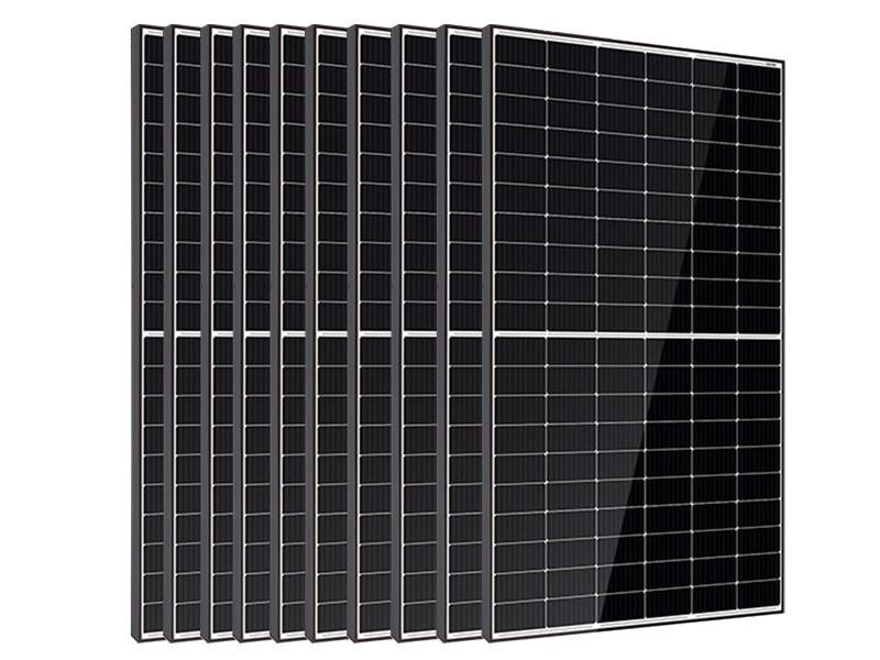 Cận cảnh tấm pin năng lượng mặt trời Jinko Solar Tiger Pro 535W, thành phần chính của hệ thống 4kW.