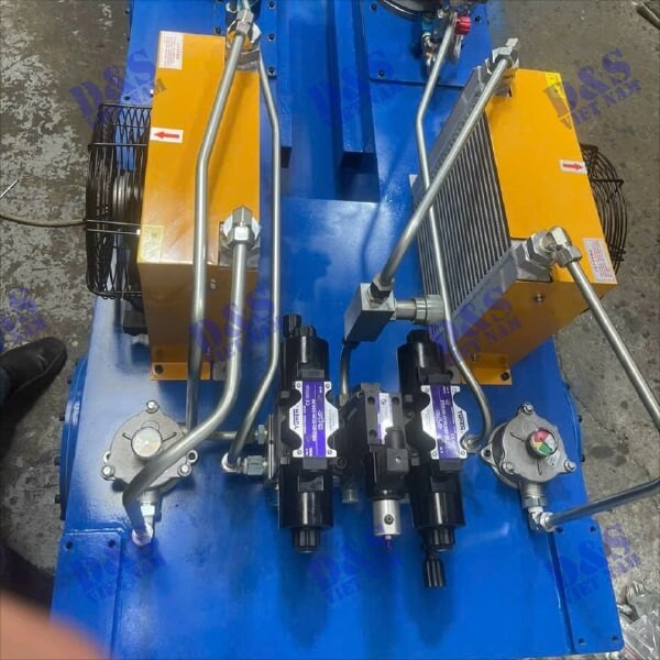 Cấu tạo bộ nguồn thủy lực 7.5kW với thùng dầu và hệ thống làm mát