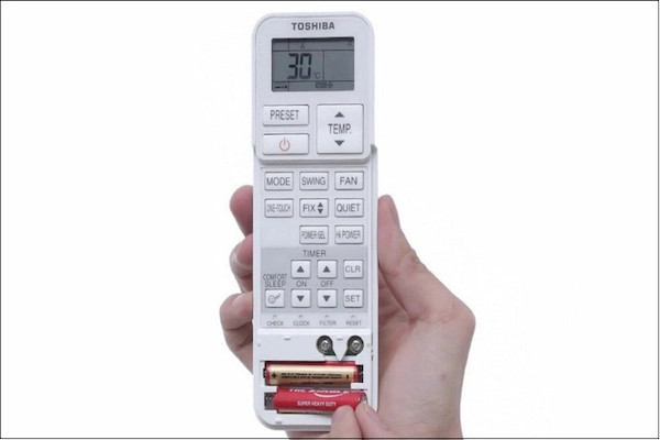 Lắp pin mới vào