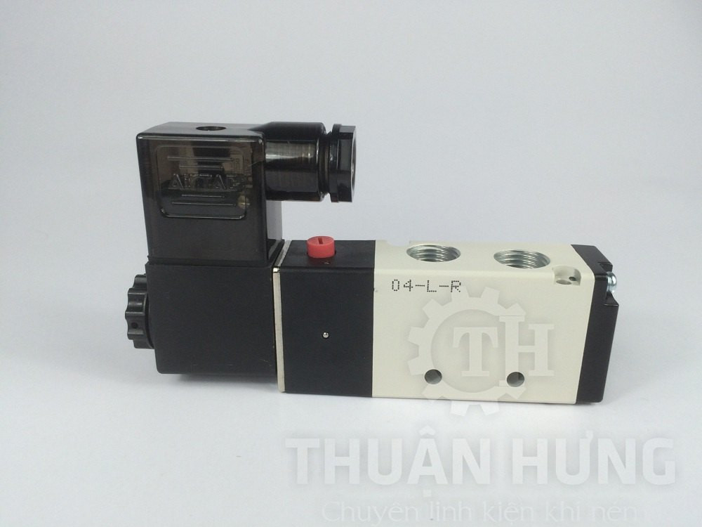 Mặt sau van điện từ khí nén AIRTAC 4V210-08 hiển thị lỗ lắp đặt