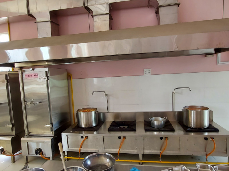 Ảnh cửa hàng inox Nguyễn Hoàng chuyên cung cấp vật liệu và thiết bị nhà bếp