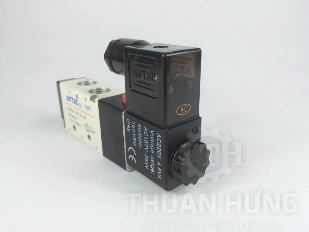 Đầu coil điện của van điện từ khí nén AIRTAC 4V210-08 với các tùy chọn điện áp
