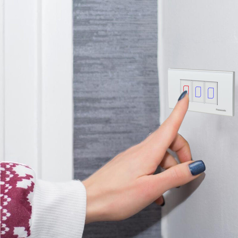 Hạt công tắc thông minh wifi Panasonic ExSMITH EXP2-W mặt kính