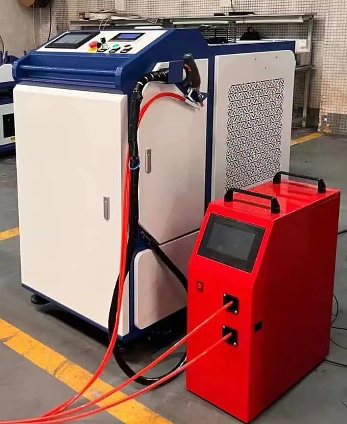 Hình ảnh máy hàn laser công suất 3kW cùng bộ bù dây, minh họa công nghệ hàn laser hiện đại