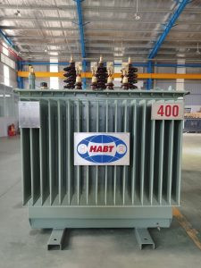 Máy biến áp ba pha kiểu kín với cánh tản nhiệt