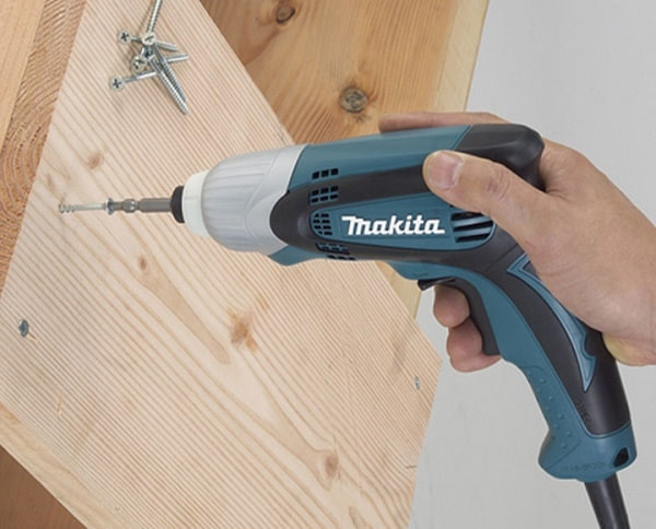 Tổng quan máy bắn vít Makita TD0100 chạy điện 220V