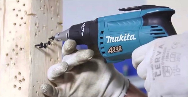 Máy bắn vít Makita FS4000 dùng điện 220V cho thạch cao