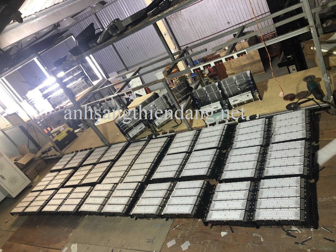 Góc nhìn cận cảnh module đèn pha LED 400W