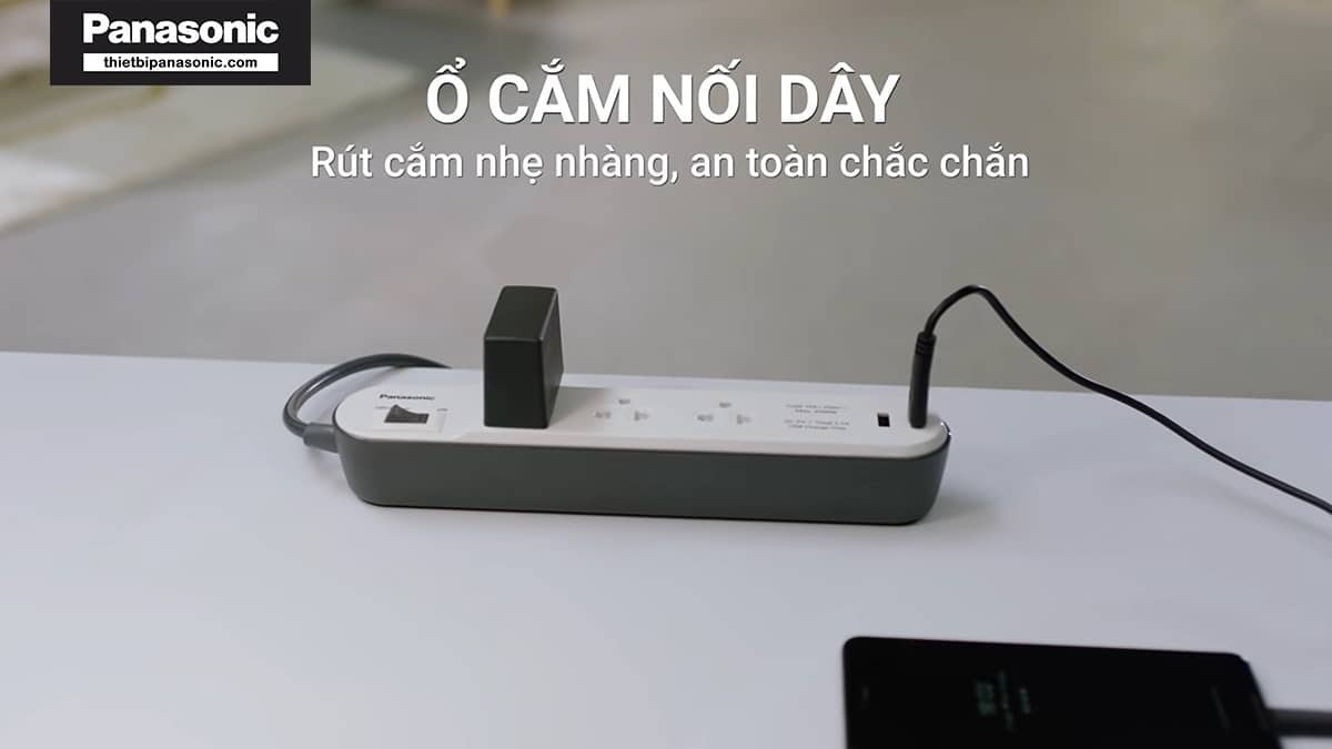 Thiết kế ổ cắm điện nối dài Panasonic sang trọng, hiện đại với hai tông màu trắng và đen