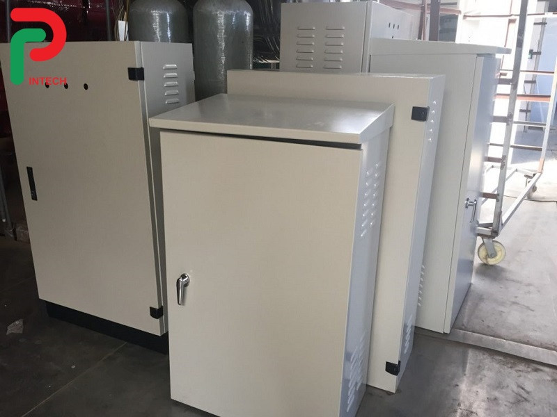 Vỏ tủ điện sơn tĩnh điện 1.5mm màu ghi sáng, phù hợp lắp đặt trong nhà, chi tiết các mối hàn và bề mặt sơn mịn