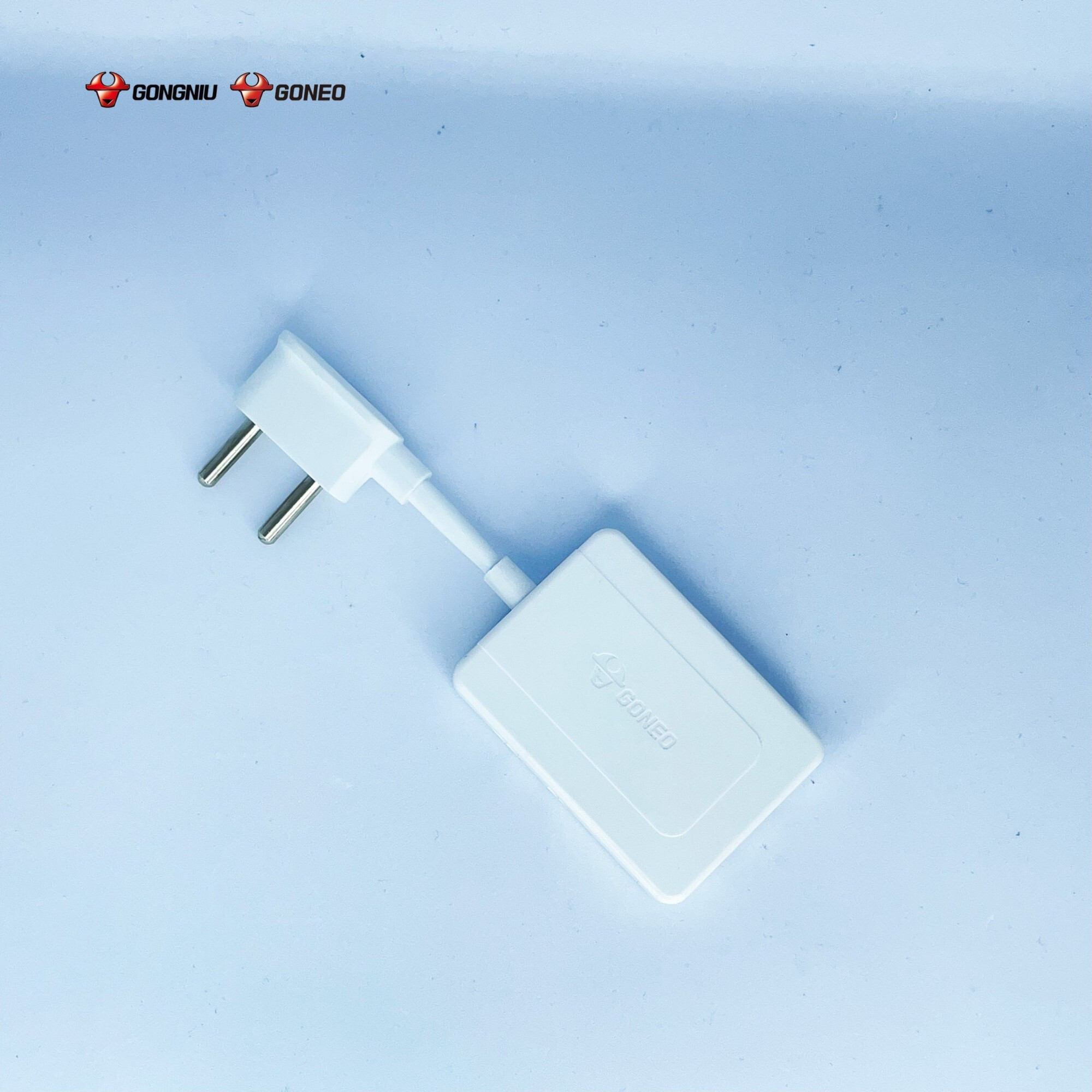 Hình ảnh thực tế phích cắm điện chia 3 Gonniu Z030R màu trắng
