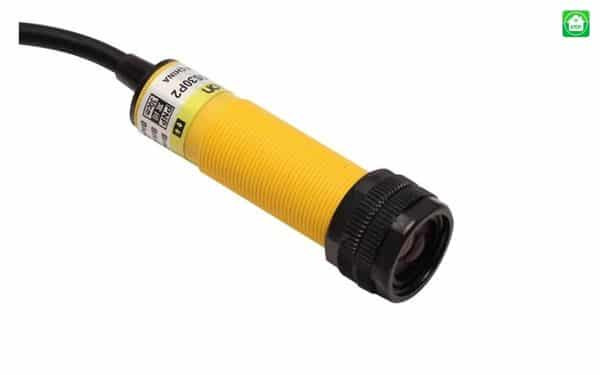 Cảm biến khoảng cách Omron NPN 30cm