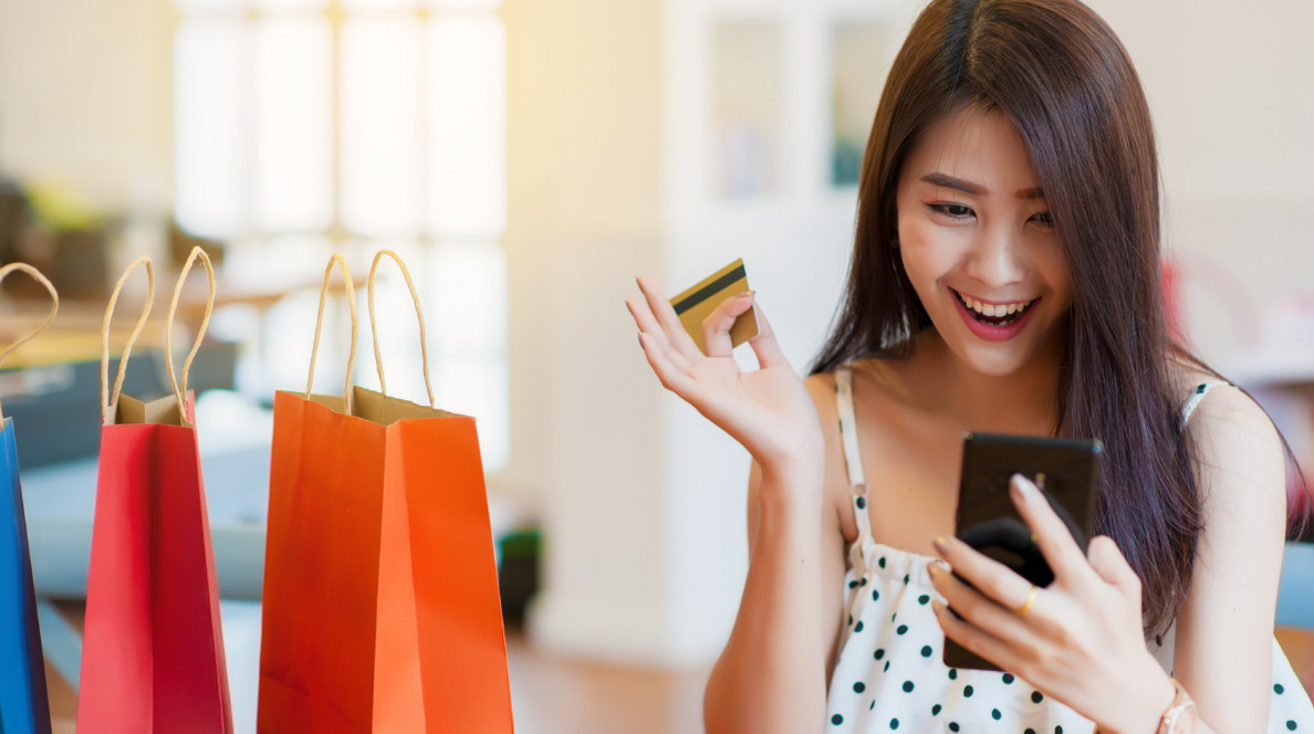 Khám phá kho sản phẩm đa dạng khi mua sắm online chỉ với vài chạm trên điện thoại