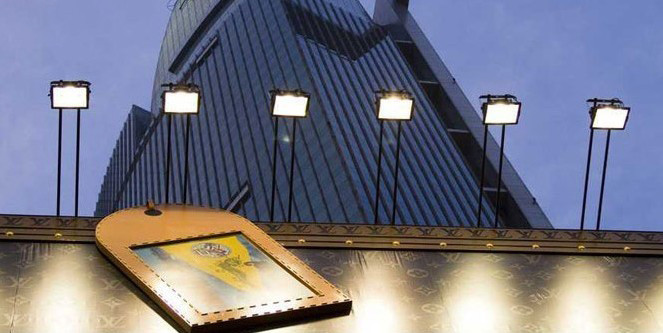 Ứng dụng chiếu sáng bảng hiệu bằng đèn LED pha 220V