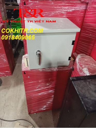 Hình ảnh thực tế tủ điện ngoài trời kích thước 300x400mm sơn tĩnh điện màu ghi bóng