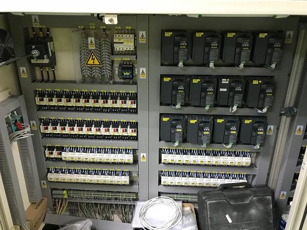 Ứng dụng tủ điện PLC trong sản xuất băng tải