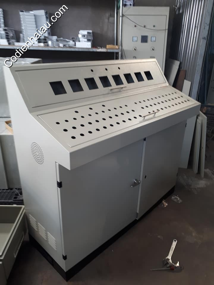 Chi tiết bên trong vỏ tủ điện công nghiệp 600x800x300