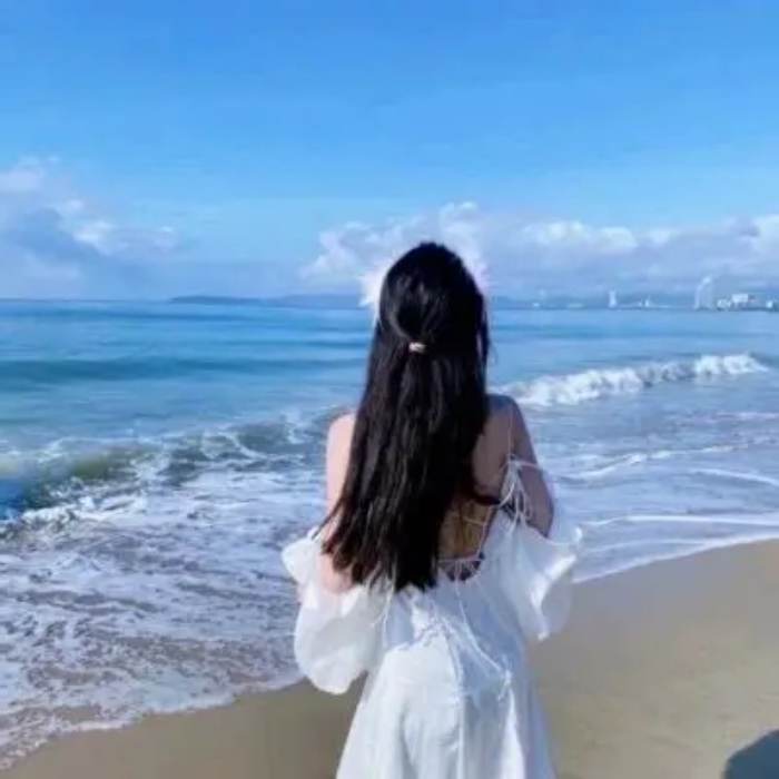 Anh-gai-xinh-quay-lung-dao-bien-3