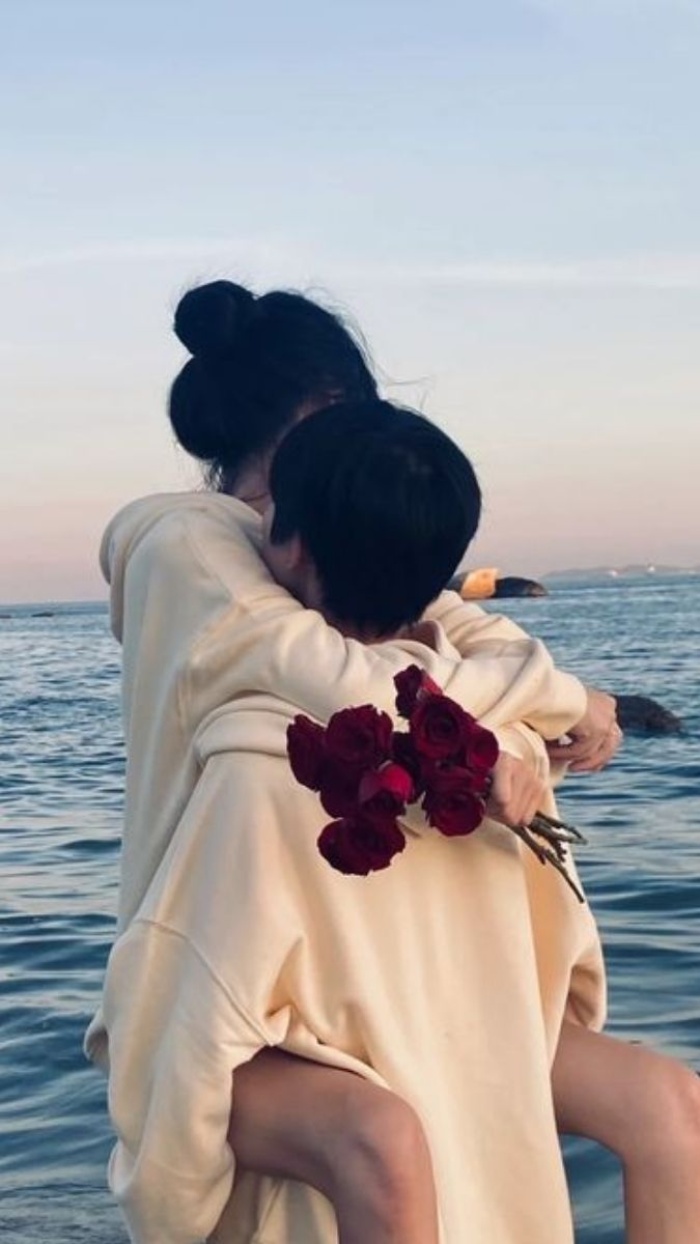 Hinh-anh-couple-om-nhau-tinh-tu-3