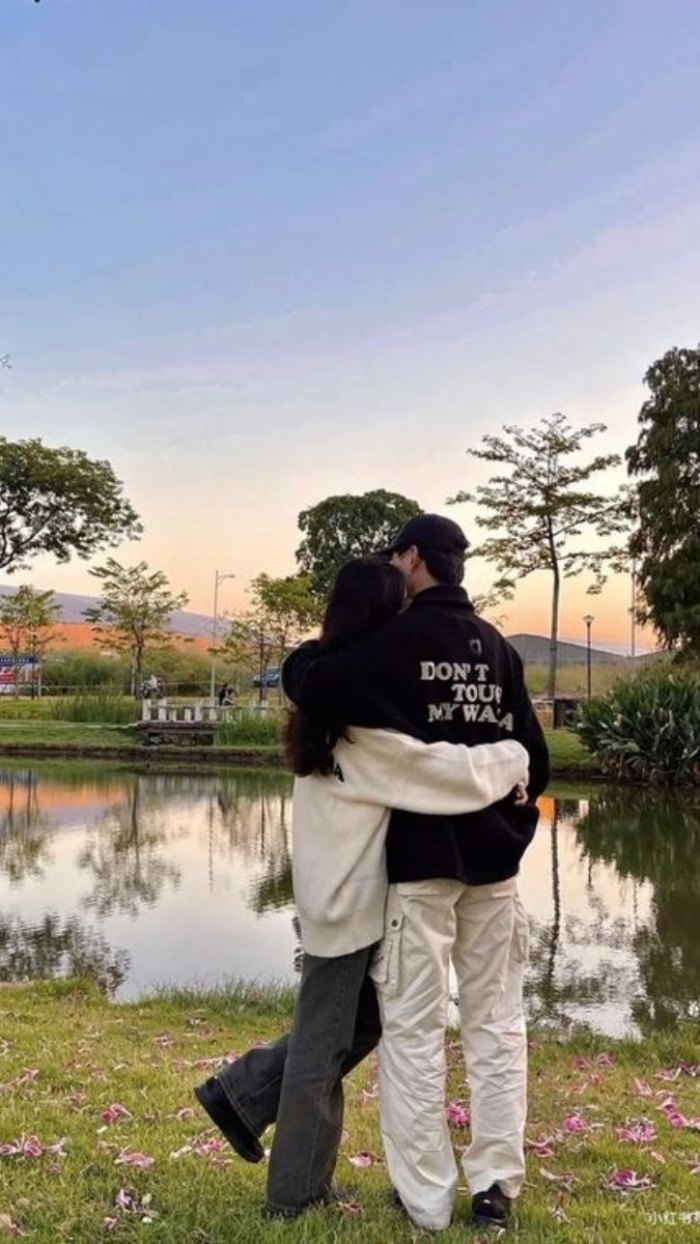 Hinh-anh-couple-om-nhau-tinh-tu-4