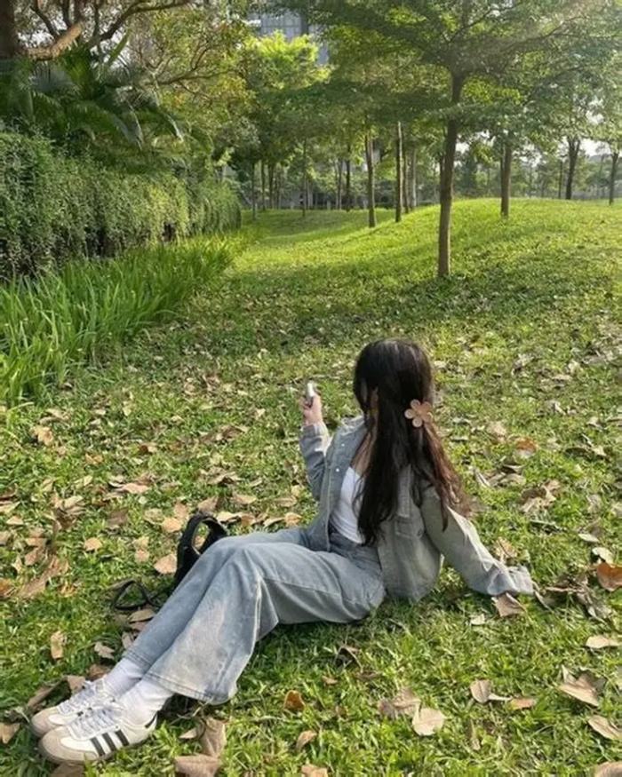 Hinh-gai-xinh-che-mat-cute-de-thuong-2