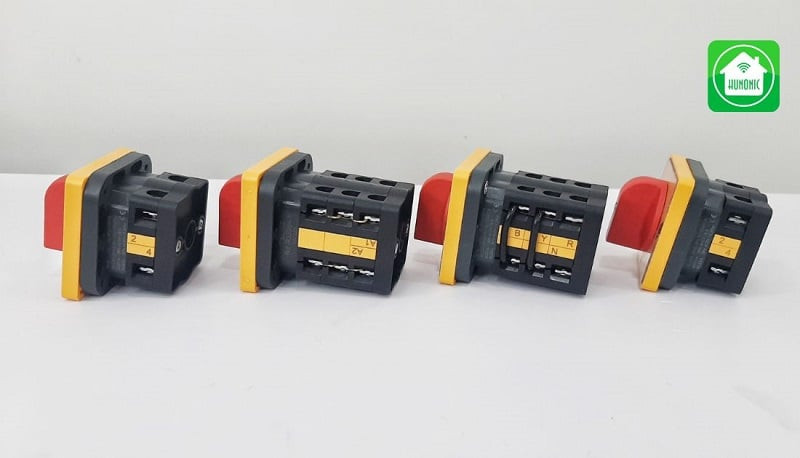 So sánh công tắc đảo chiều và công tắc 1 chiều, nhấn mạnh sự tiện lợi vượt trội của công tắc 2 chiều.