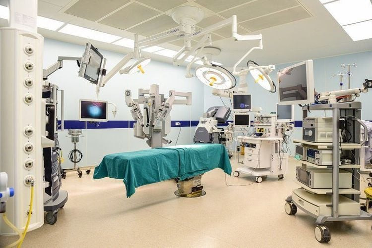 Phẫu thuật nội soi bằng robot Da Vinci tân tiến giúp giảm đau và tăng tốc độ phục hồi cho bệnh nhân sau khi cắt tử cung.