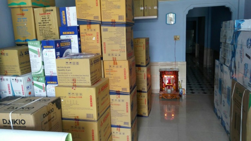 Hình ảnh quạt điện giá 100K với thiết kế nhỏ gọn, phù hợp làm quà tặng