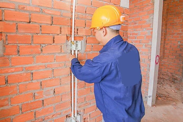 Quá trình thi công và luồn dây điện âm tường