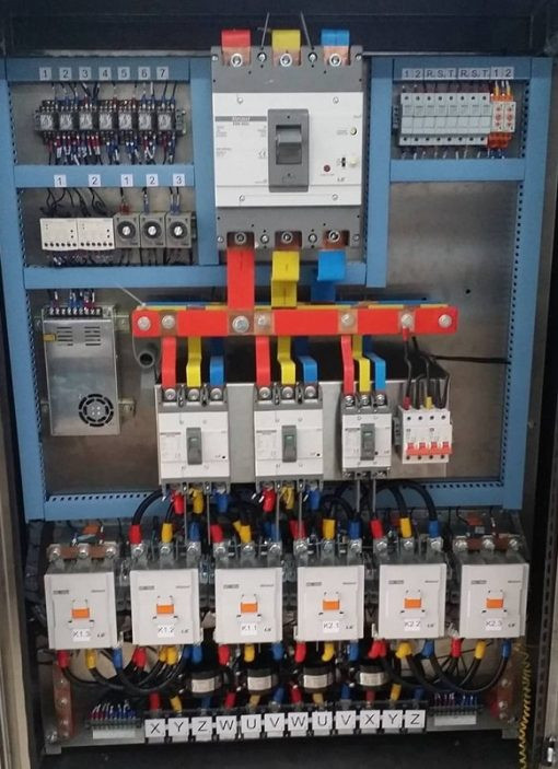 Tủ điện điều khiển động cơ với mạch khởi động sao tam giác