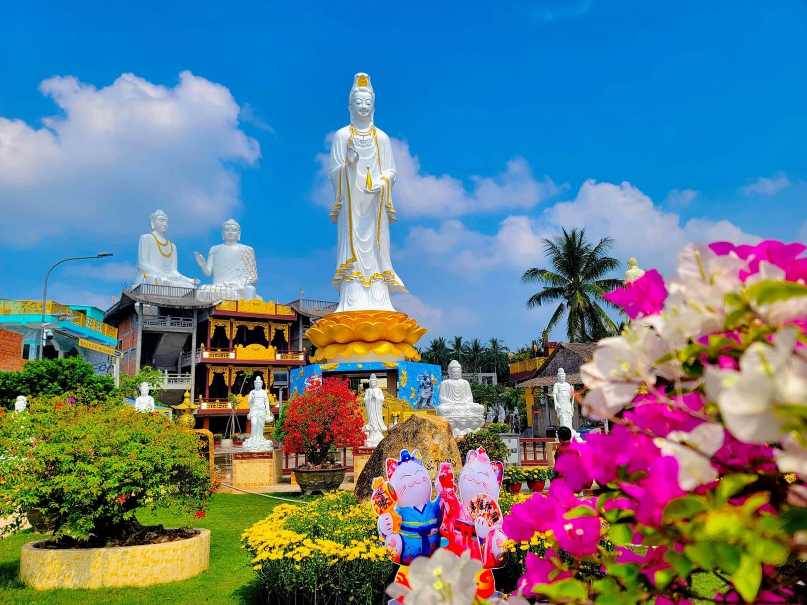 Tượng Mẹ Nam Hải Tiền Giang uy nghiêm bên dòng sông Tiền, mang đến sự bình yên