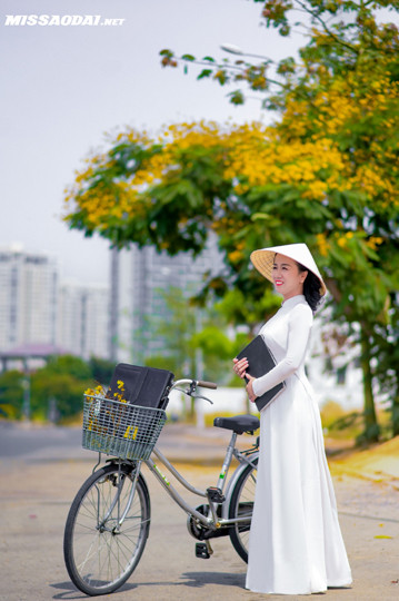 Vẻ đẹp thanh lịch của người phụ nữ Việt Nam qua hình ảnh áo dài và nón lá