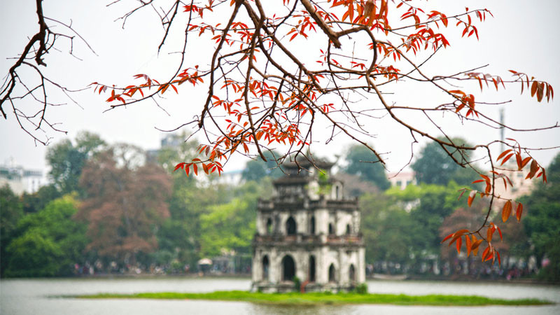 Góc nhìn Hồ Gươm mùa thu với vẻ đẹp dịu dàng, trầm mặc