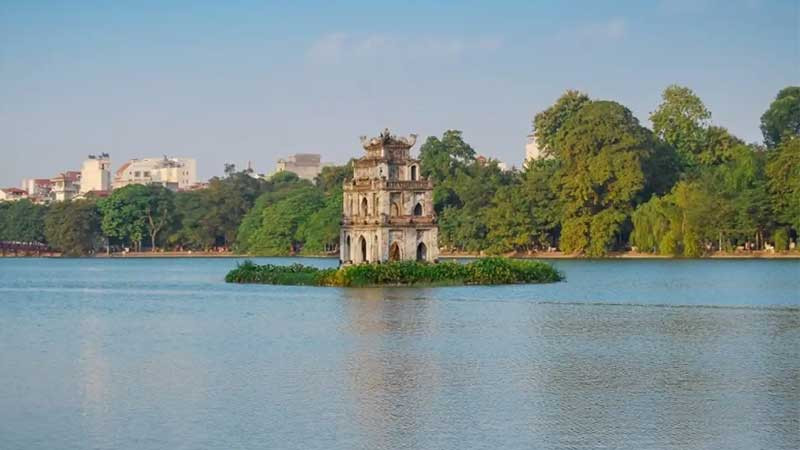 Tháp Rùa cổ kính giữa hồ Hoàn Kiếm