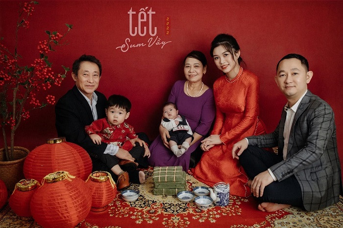 Gia đình sum vầy, đoàn viên trong không khí lễ Tết truyền thống