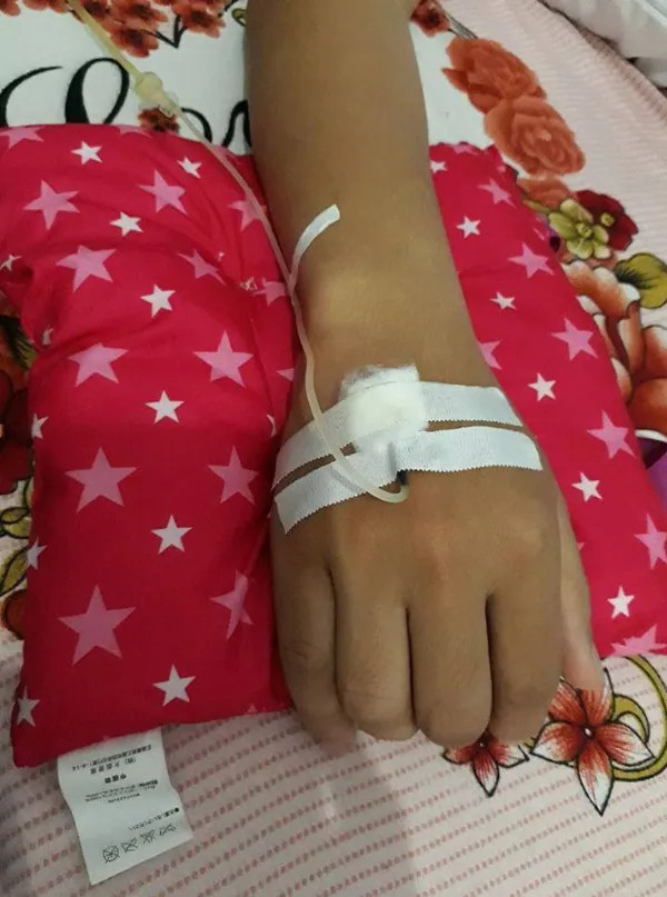 Chi phí truyền nước biển tại nhà phụ thuộc vào loại và số lượng dịch truyền