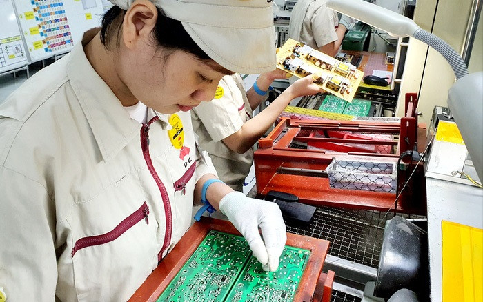Mô tả công việc và mức lương của công nhân lắp ráp linh kiện điện tử