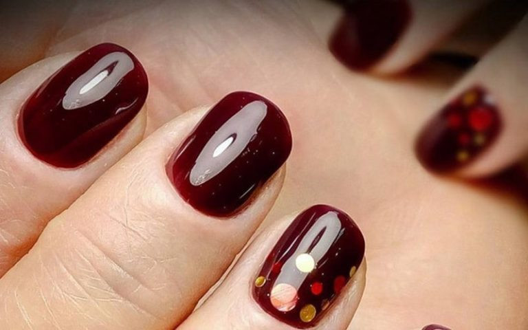 Đỏ nâu – Mẫu móng tiềm ẩn “sức mạnh”