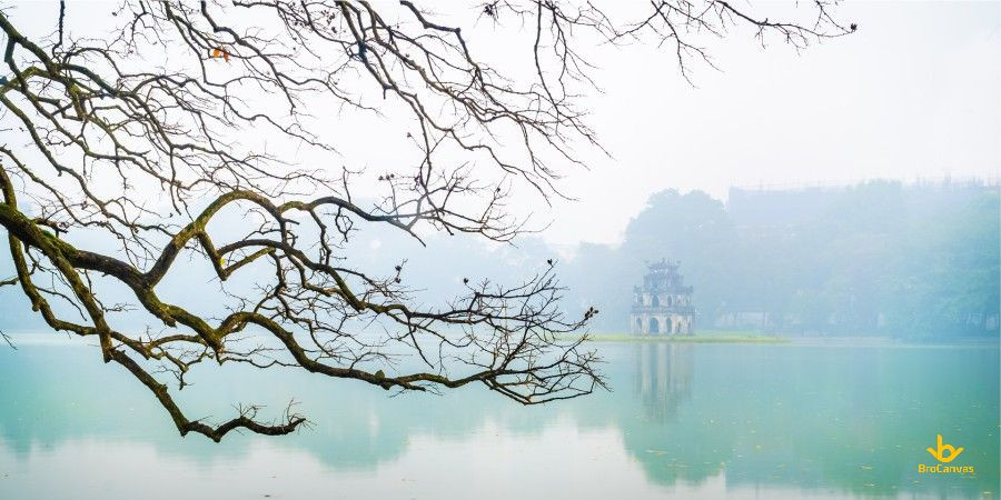 Toàn cảnh Hồ Gươm với những hàng cây xanh mát