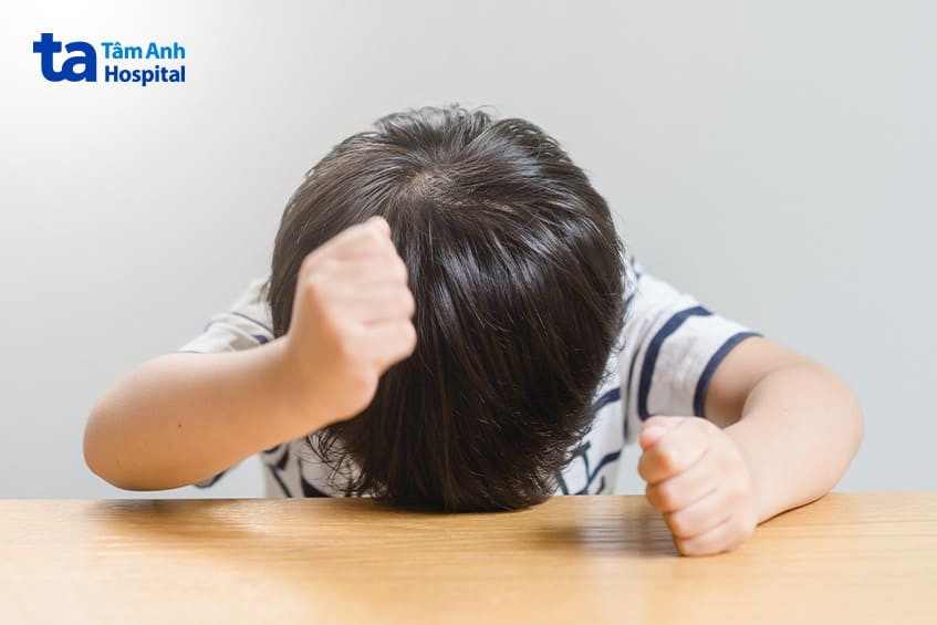 Bé trai có nguy cơ mắc ADHD cao gấp đôi bé gái, dù nguyên nhân cụ thể vẫn đang được nghiên cứu