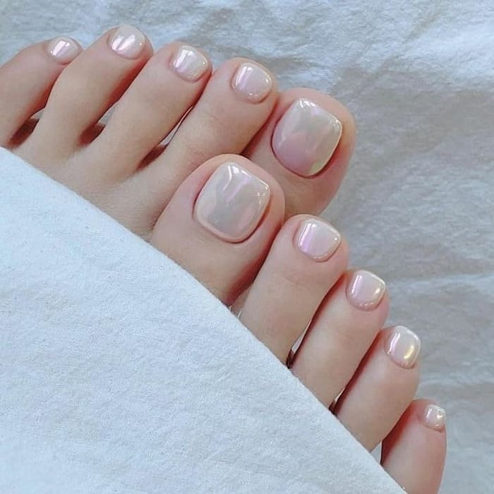 Mẫu nail chân màu trắng sữa