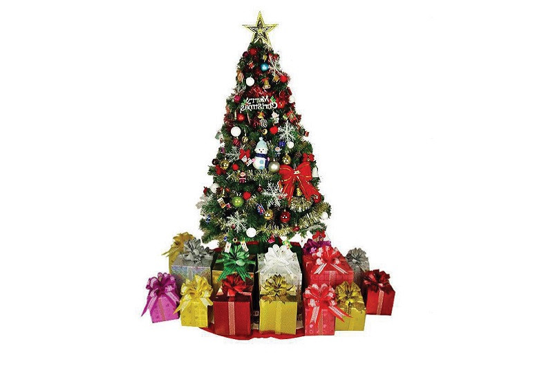 Quy trình trang trí cây thông Noel với đèn và quả châu