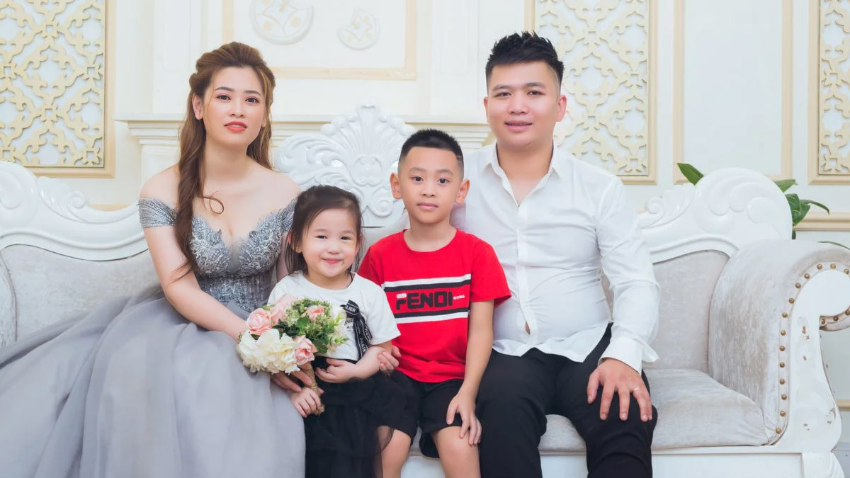 Ảnh gia đình 4 người đẹp đầy hạnh phúc