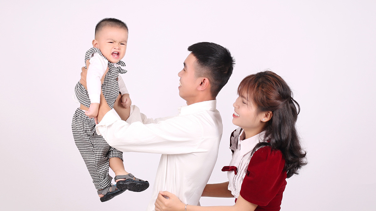 Ảnh gia đình 3 người ấm áp