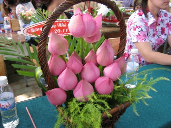 Bài thuyết trình cắm hoa 20/11 chủ đề tôn vinh cô giáo em