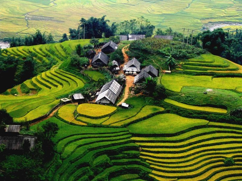 Bản Tả Phìn yên bình, nơi sinh sống của người Dao Đỏ