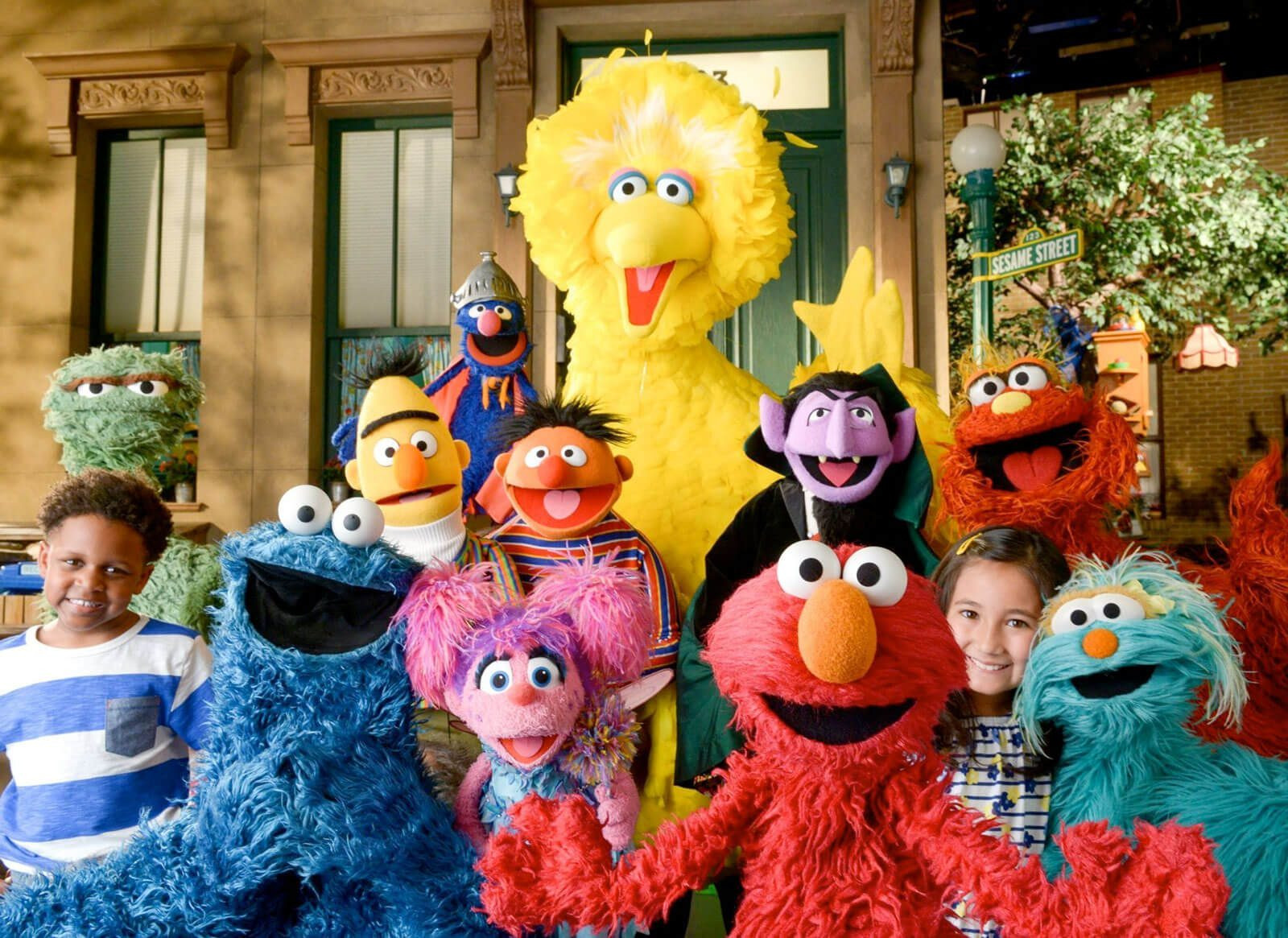 Phim hoạt hình cho bé học tiếng Anh: Sesame Street (1969)