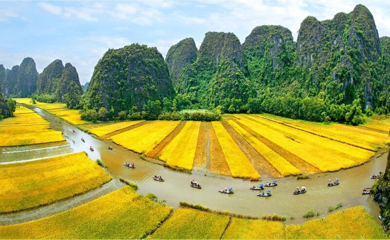 Tràng An là quần thể danh thắng gắn liền với cảnh sắc non nước hữu tình